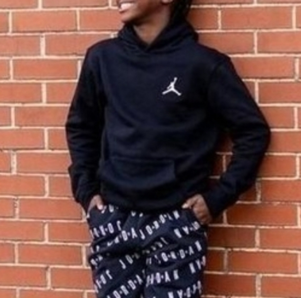 Jordan Big Boys' Essentials Pullover Hoodie